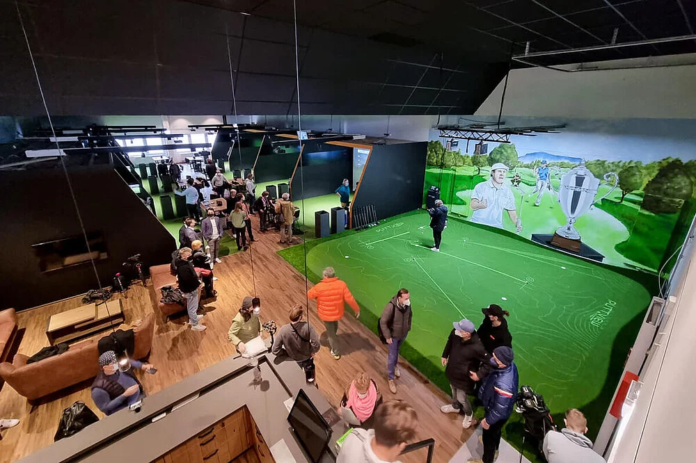 INDOOR GOLF SUMMIT
